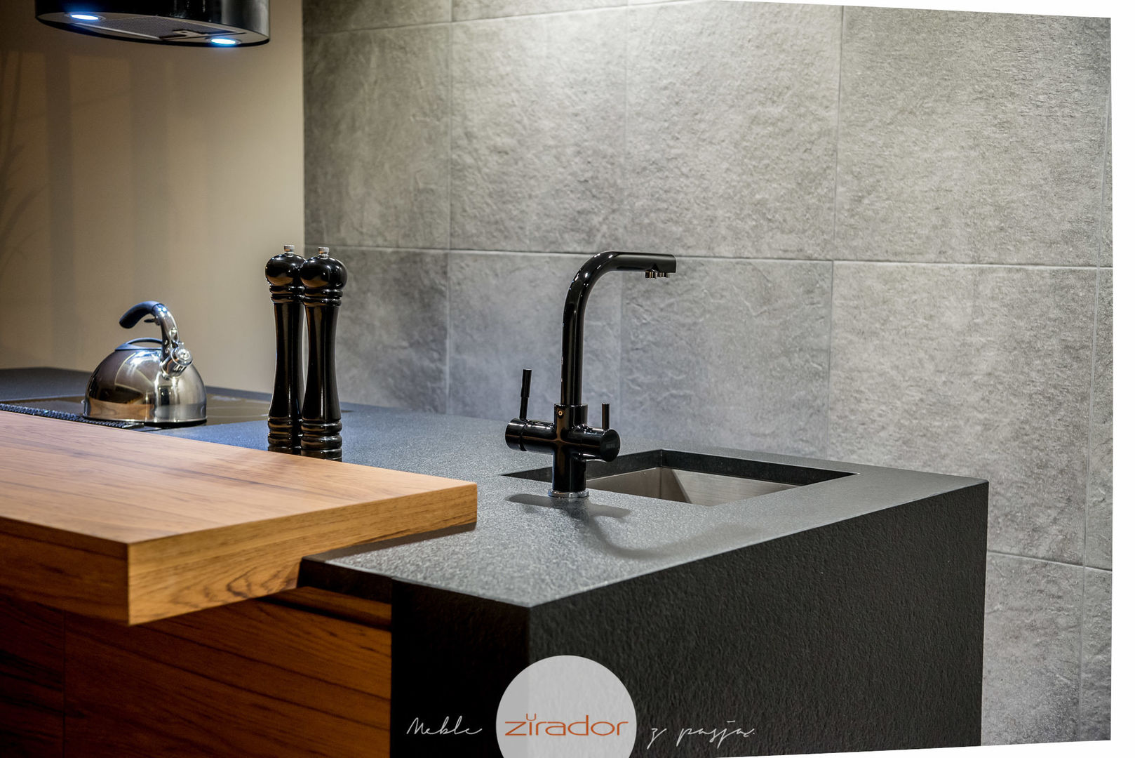 Minimalistyczna wyspa kuchenna, Zirador - Meble tworzone z pasją Zirador - Meble tworzone z pasją Kitchen Sinks & taps