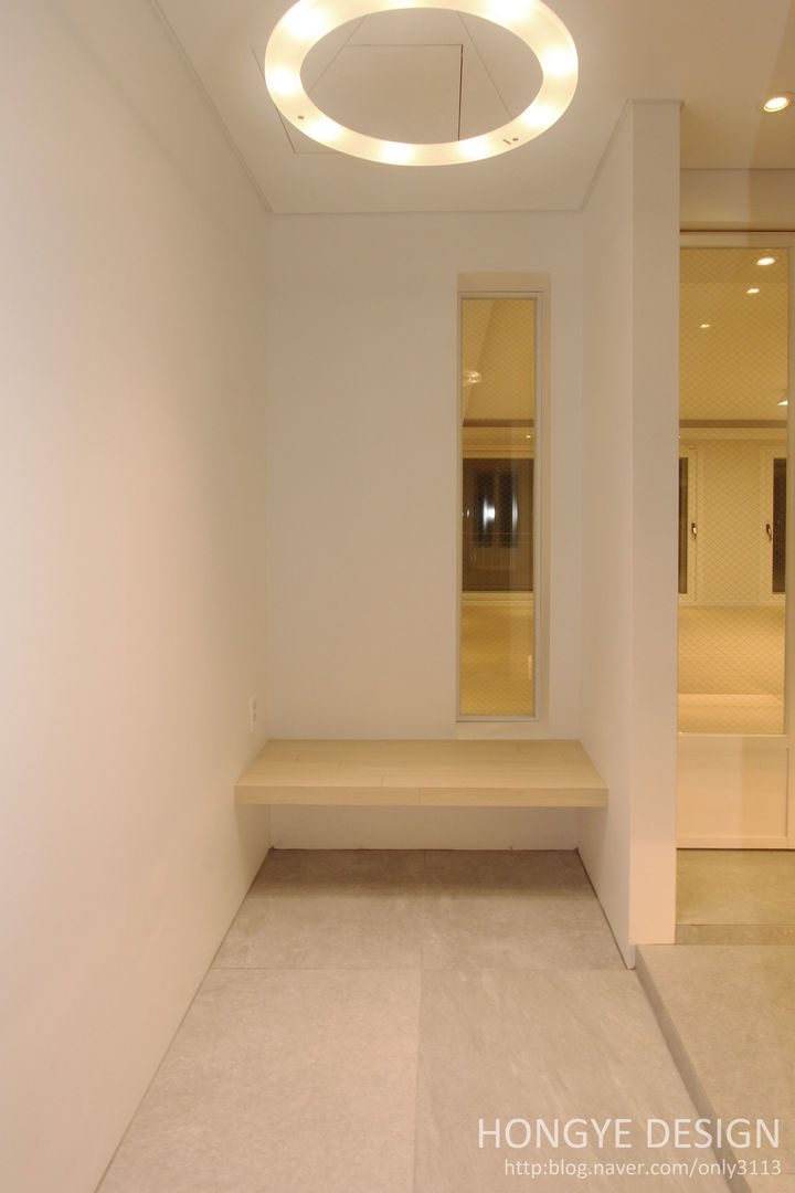 넓은 공간 속 최적화 된 디자인., 홍예디자인 홍예디자인 Modern corridor, hallway & stairs