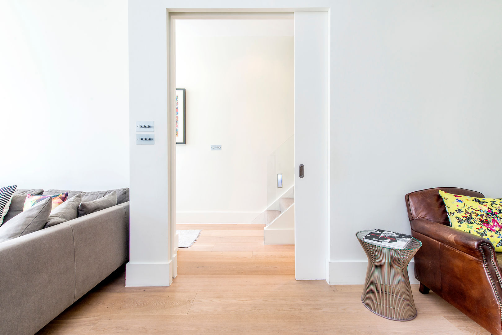 Pocket Door Details homify Minimalist corridor, hallway & stairs