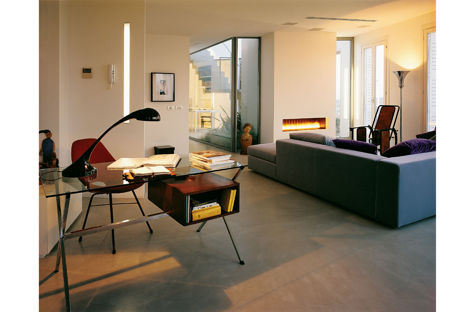 Penthouse con patio, 8&A Architetti 8&A Architetti Salas de estar modernas Sofás e divãs