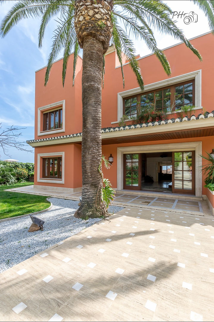 Villa de lujo en Málaga con toques tropicales, Per Hansen Per Hansen Tropical style houses