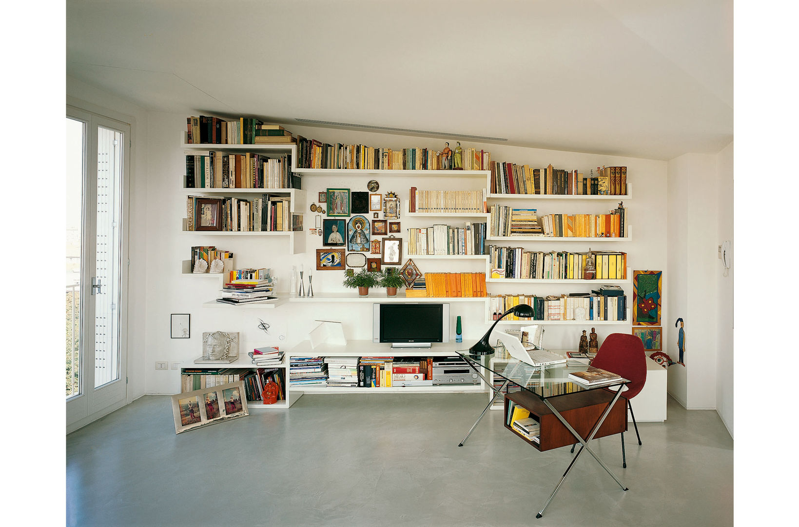 the study and conversation area 8&A Architetti Study/office Cupboards & shelving