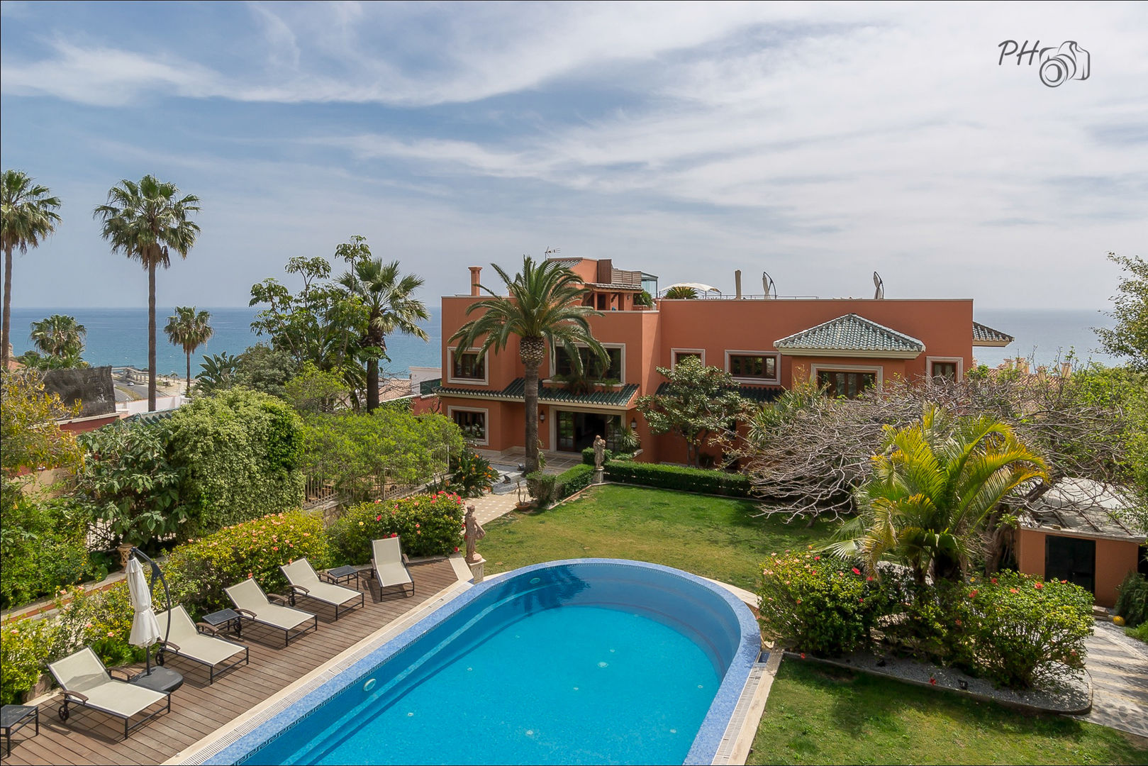 Villa de lujo en Málaga con toques tropicales, Per Hansen Per Hansen Tropical style pool