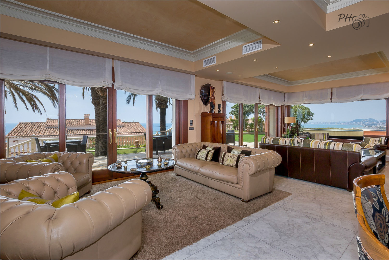 Villa de lujo en Málaga con toques tropicales, Per Hansen Per Hansen Tropical style living room