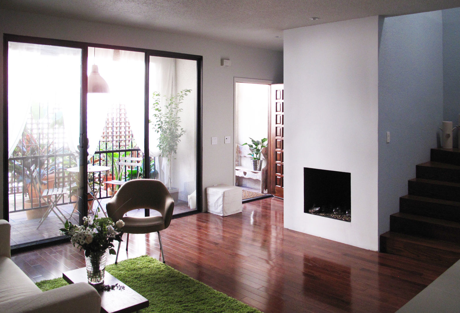 Hollywood townhouse renovation, Studio Pan Studio Pan Ruang Keluarga Modern