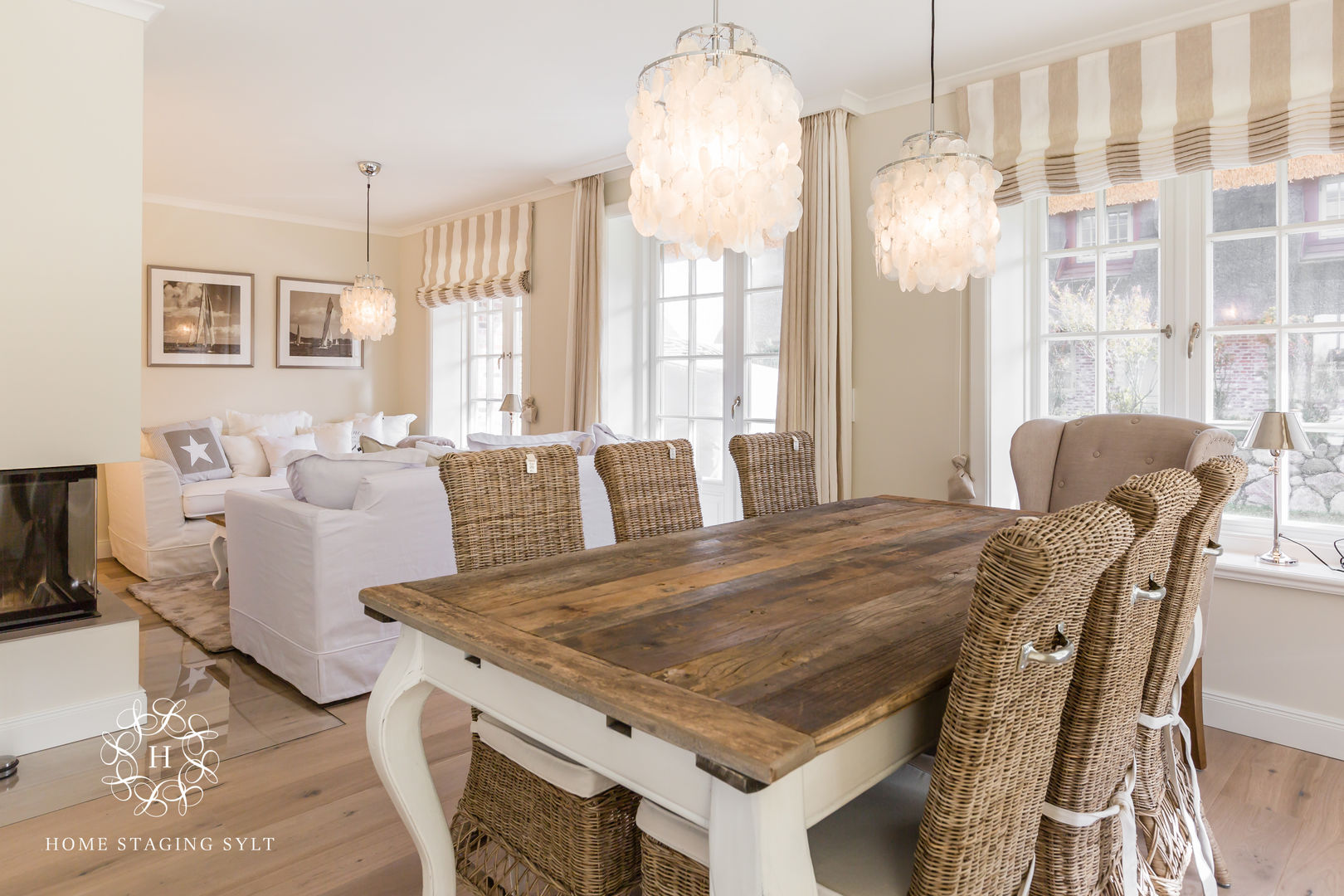 Design Reetdach Neubau, Home Staging Sylt GmbH Home Staging Sylt GmbH Ruang Makan Gaya Country