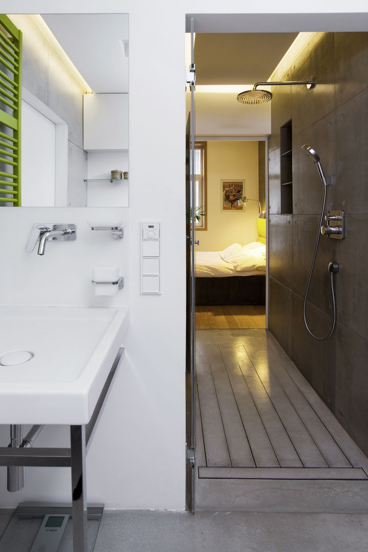 Projekt wnętrz apartamentu w kamienicy na krakowskim Kazimierzu, COOLDESIGN COOLDESIGN Modern bathroom