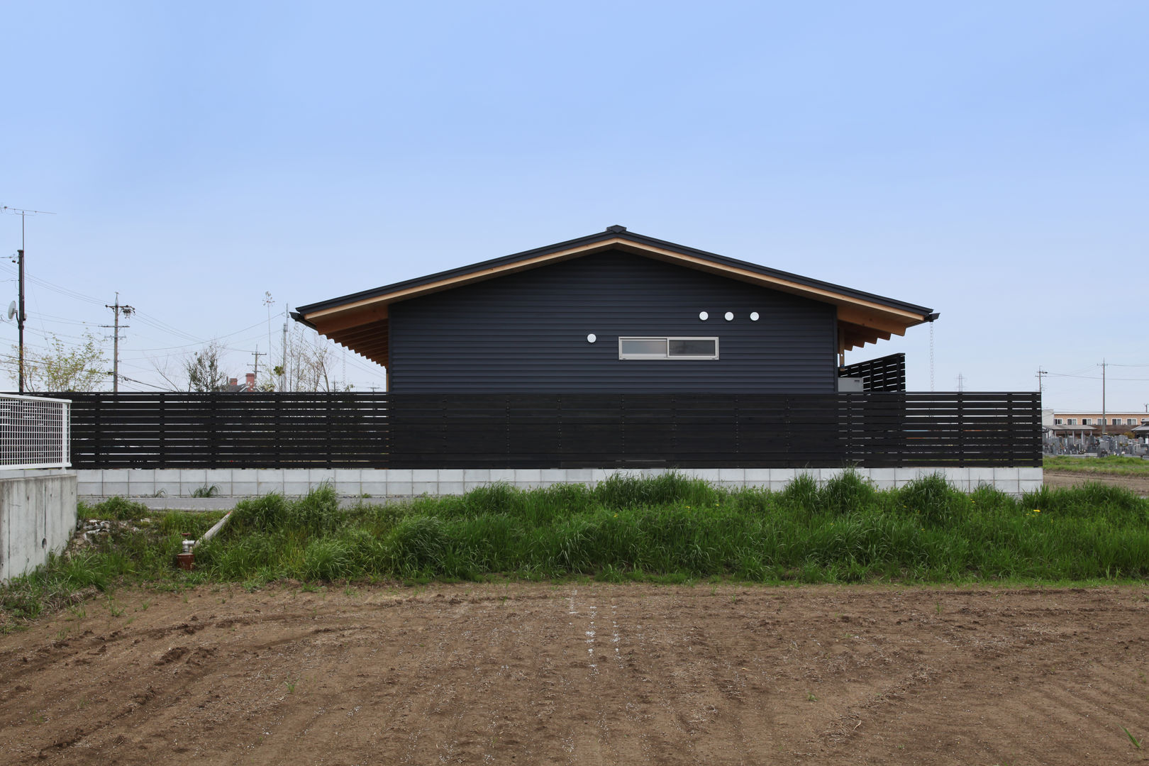 切り妻屋根の平屋の家, 青木昌則建築研究所 青木昌則建築研究所 Houses