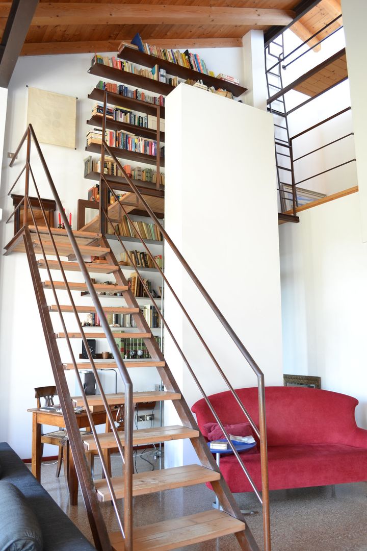 Casa Bressan, Studio Thesia Progetti Studio Thesia Progetti Modern corridor, hallway & stairs