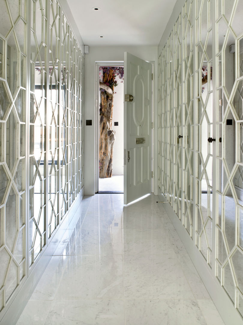 Hallway Holloways of Ludlow Bespoke Kitchens & Cabinetry ห้องโถงทางเดินและบันไดสมัยใหม่