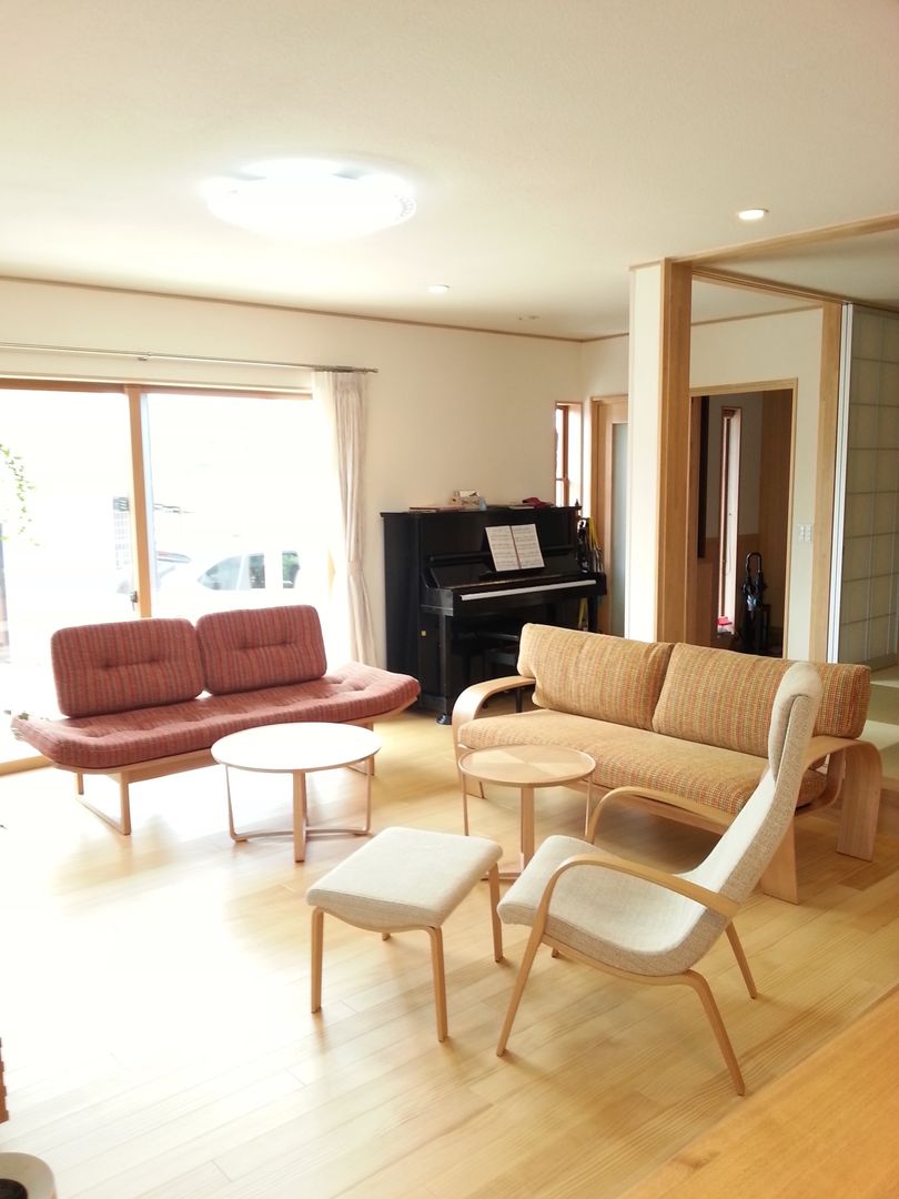 違うデザインのソファでコーディネイト, 家具の福岳 家具の福岳 北欧デザインの リビング ソファー＆アームチェア