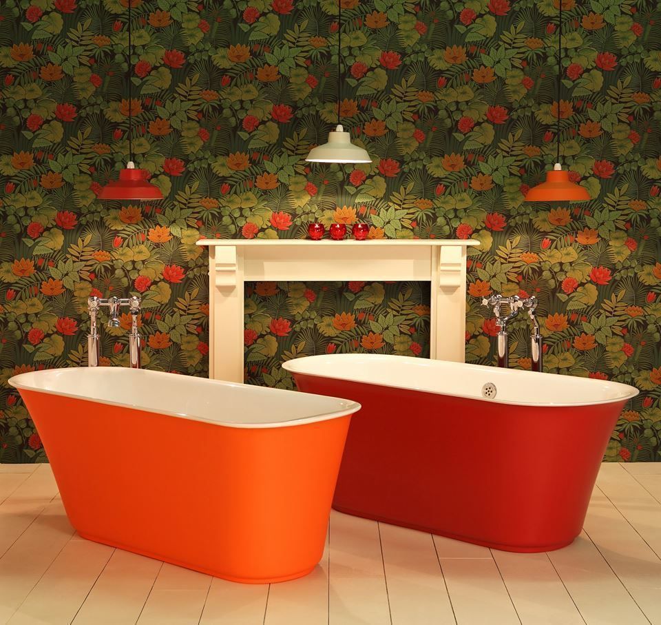 homify Classic style bathroom Bathtubs & showers