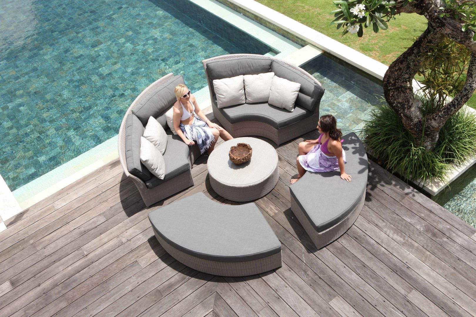 Bisham Daybed Jusi Colour Vườn phong cách hiện đại Furniture