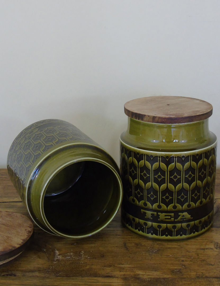 Retro Green Tea & Coffee Containers (pair) homify Cocinas de estilo ecléctico Vasos, cubiertos y vajilla