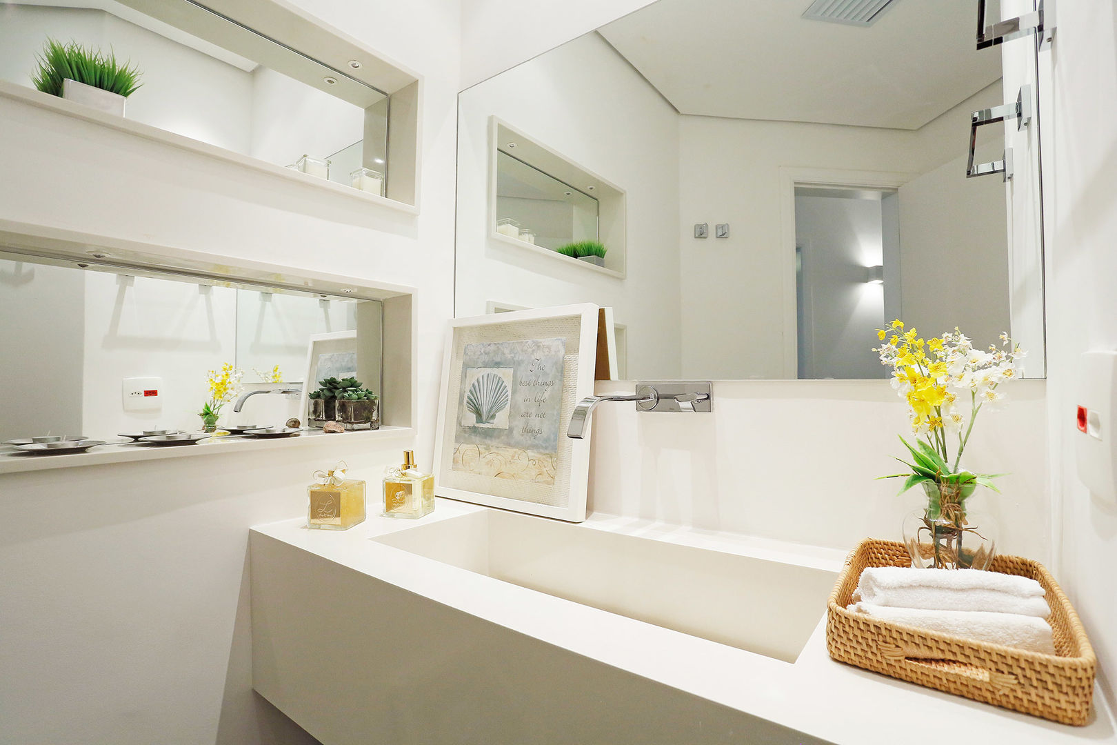 Lavabo Mayra Lopes Arquitetura | Interiores Casas de banho minimalistas