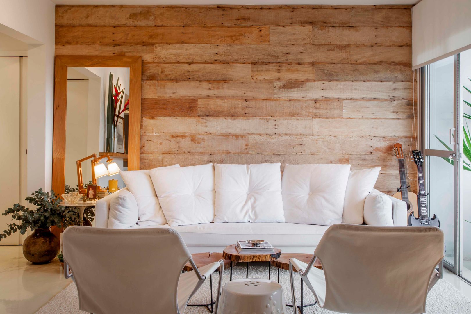 Shades of White, Helô Marques Associados Helô Marques Associados Rustic style living room