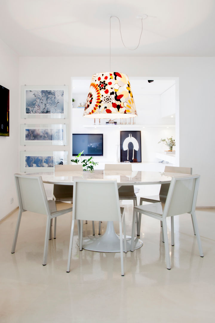 Shades of White, Helô Marques Associados Helô Marques Associados Minimalist dining room