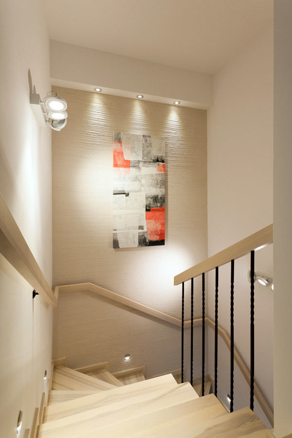 Realizacja projektu domu 160 m2 pod Krakowem, Lidia Sarad Lidia Sarad Pasillos, vestíbulos y escaleras de estilo moderno