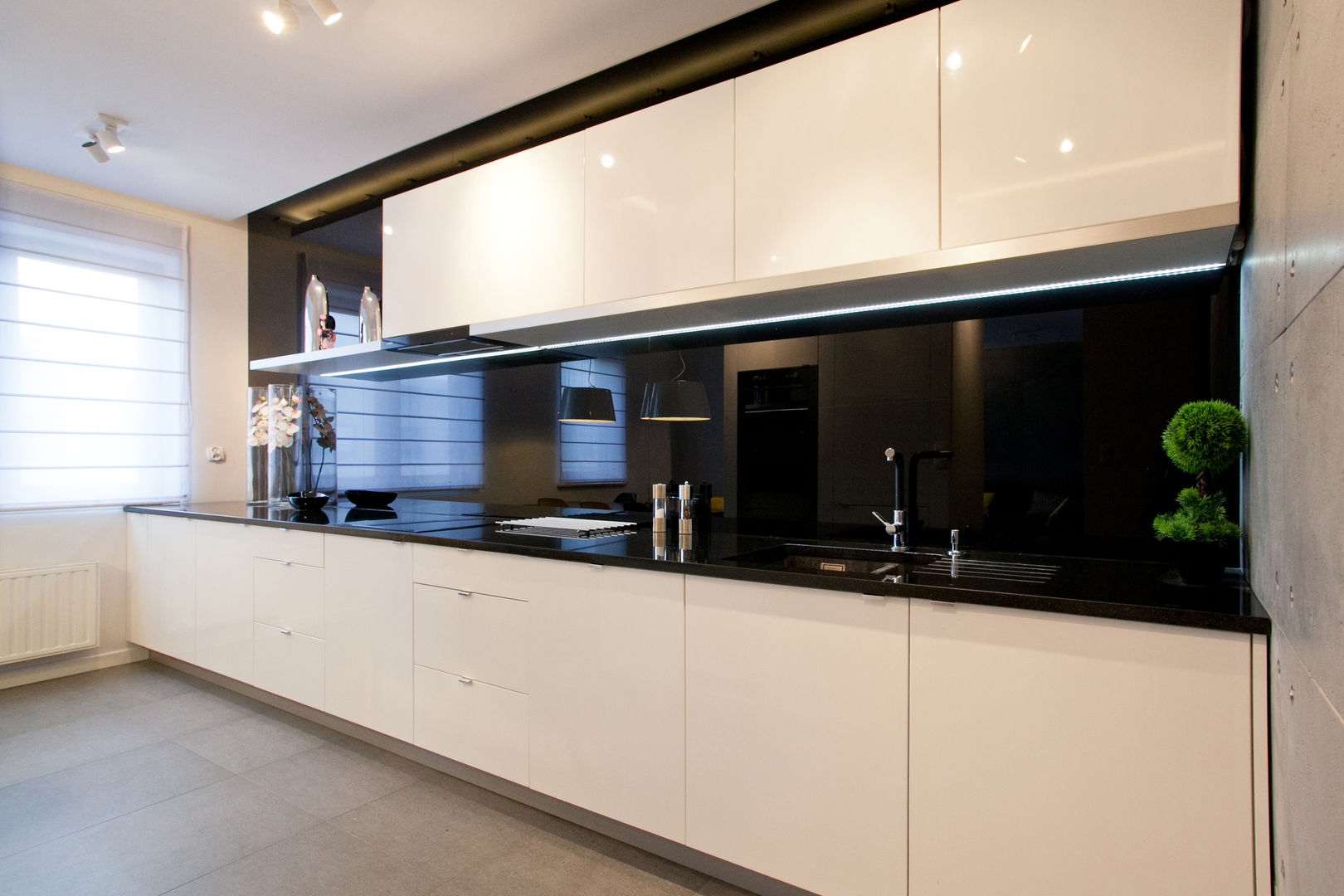 Realizacja projektu mieszkania 54 m2 w Krakowie, Lidia Sarad Lidia Sarad ミニマルデザインの キッチン