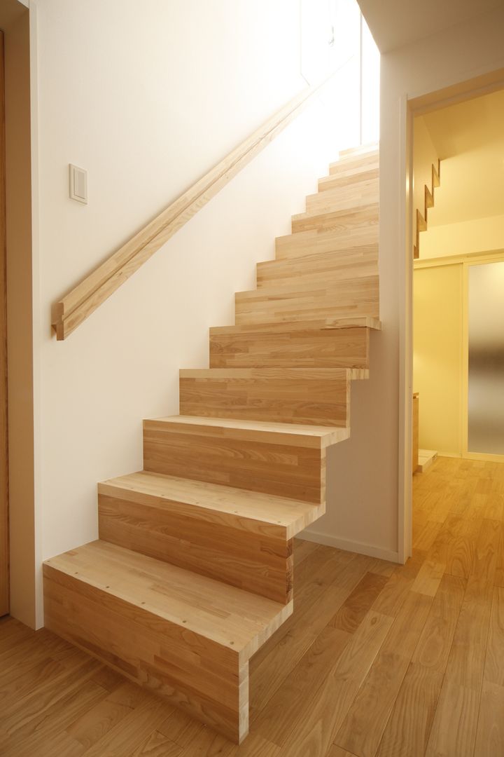 House of Tagawa, 有限会社クリエデザイン／CRÉER DESIGN Ltd. 有限会社クリエデザイン／CRÉER DESIGN Ltd. Modern corridor, hallway & stairs