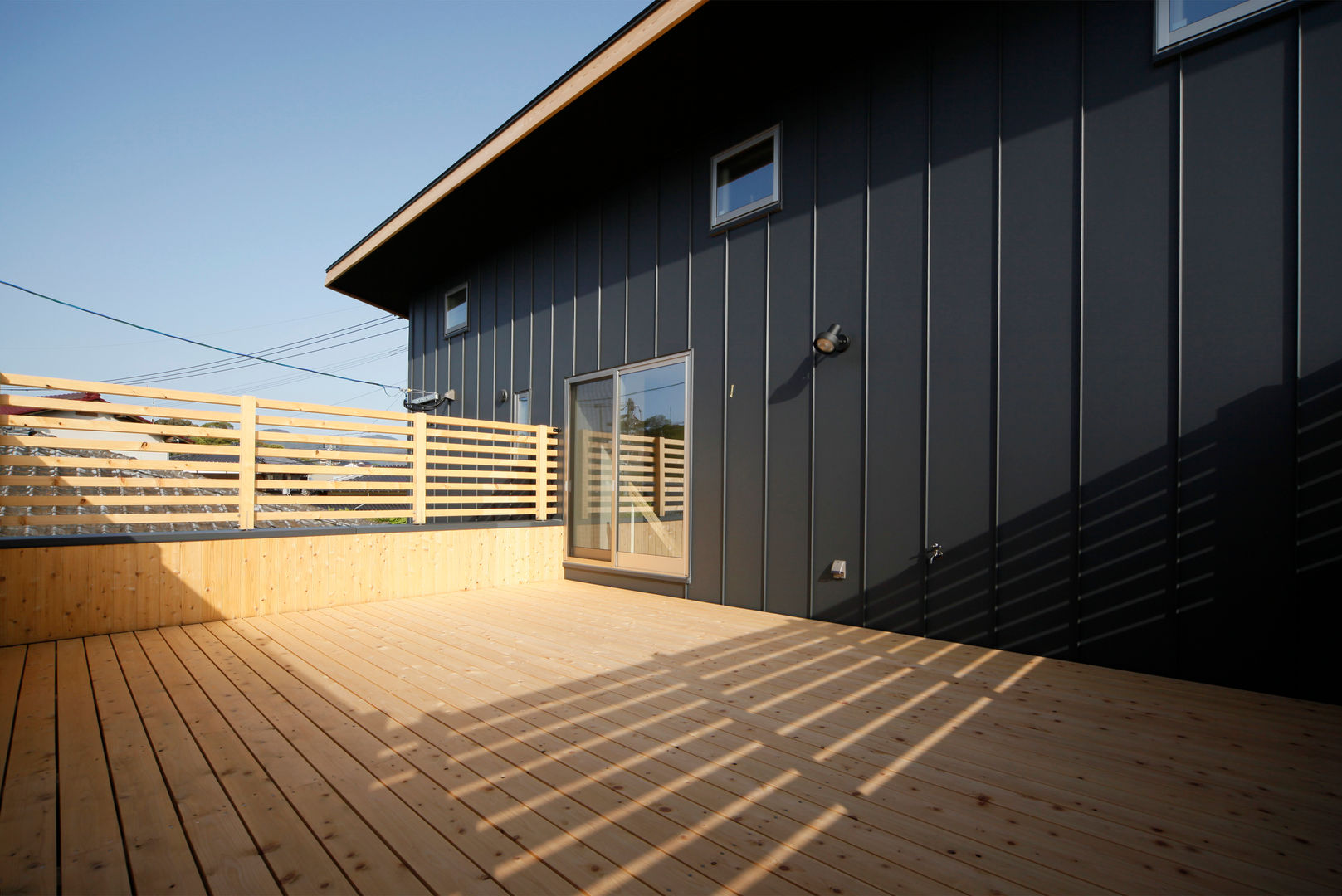 House of Tagawa, 有限会社クリエデザイン／CRÉER DESIGN Ltd. 有限会社クリエデザイン／CRÉER DESIGN Ltd. Modern balcony, veranda & terrace