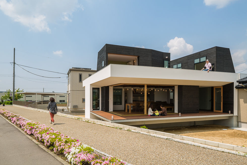 ふたつの芽 murase mitsuru atelier インダストリアルな 家 縁側 中間領域 可動家具 柱のない家