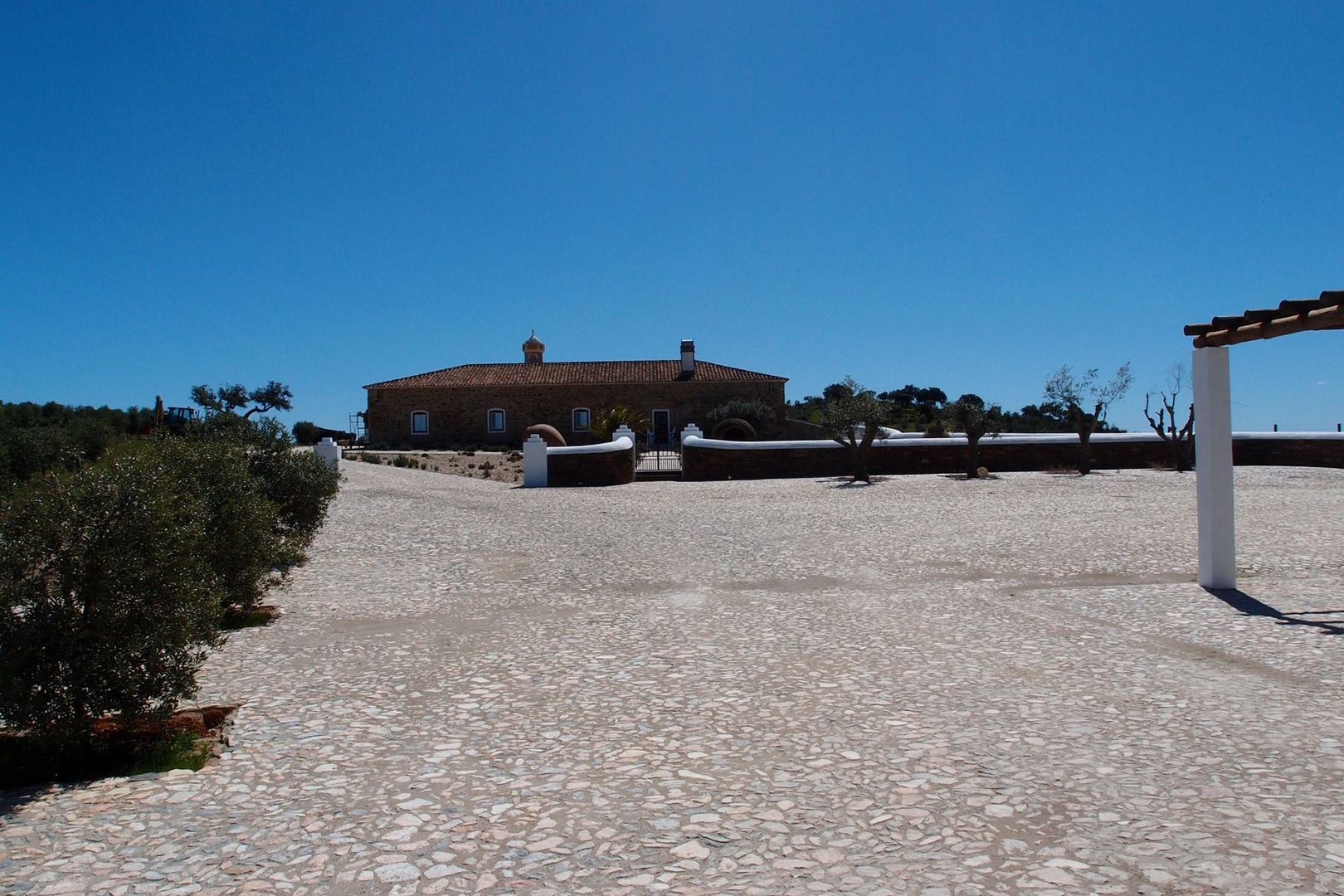 Casa tradicional no Alentejo no meio da natureza, José Baganha & Arquitectos Associados José Baganha & Arquitectos Associados Casas rurales