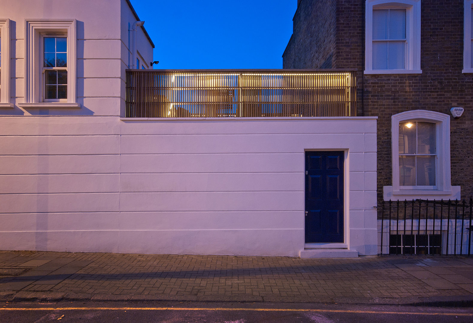 Exterior homify 現代房屋設計點子、靈感 & 圖片