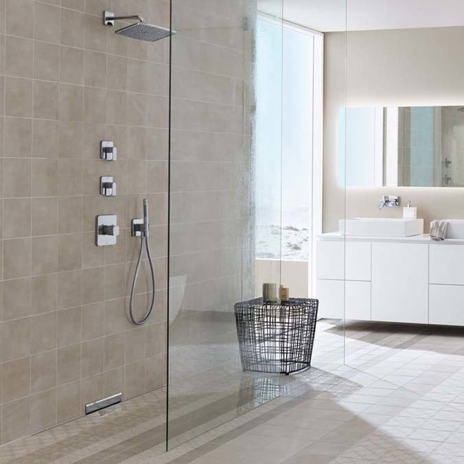 Pack complet de douche Italienne Geberit, Distriartisan Distriartisan Modern bathroom Bathtubs & showers