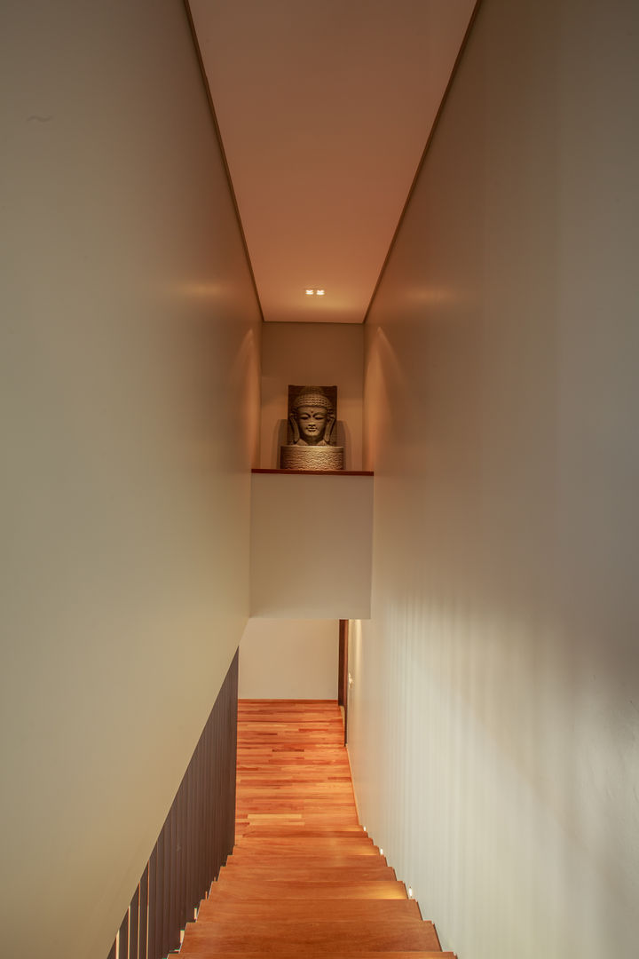 Residência HTI, WTstudio WTstudio Modern corridor, hallway & stairs