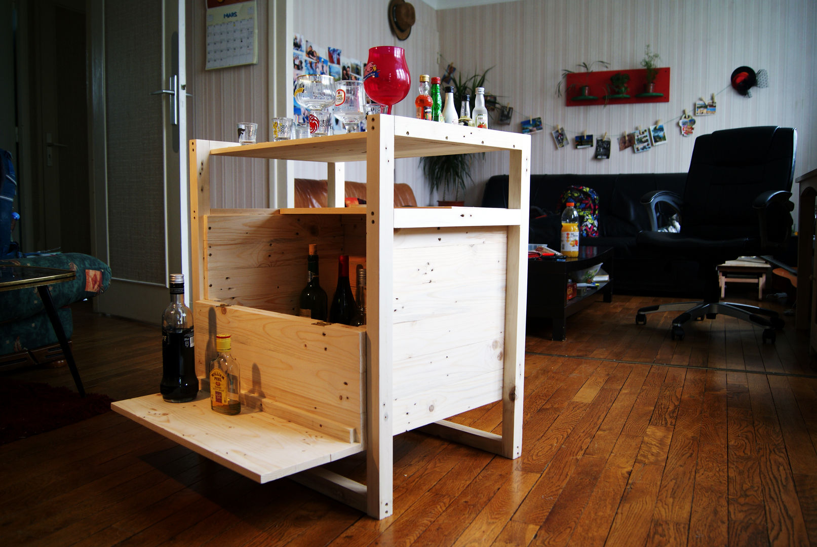 Minibar en bois de palettes recyclées, creationsecopalettes creationsecopalettes Вітальня Зберігання