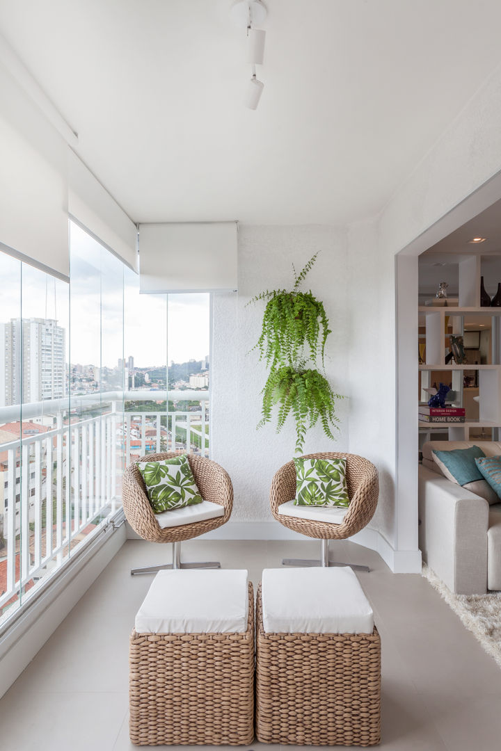 APARTAMENTO, MARCY RICCIARDI ARQUITETURA & INTERIORES MARCY RICCIARDI ARQUITETURA & INTERIORES Balcones y terrazas minimalistas