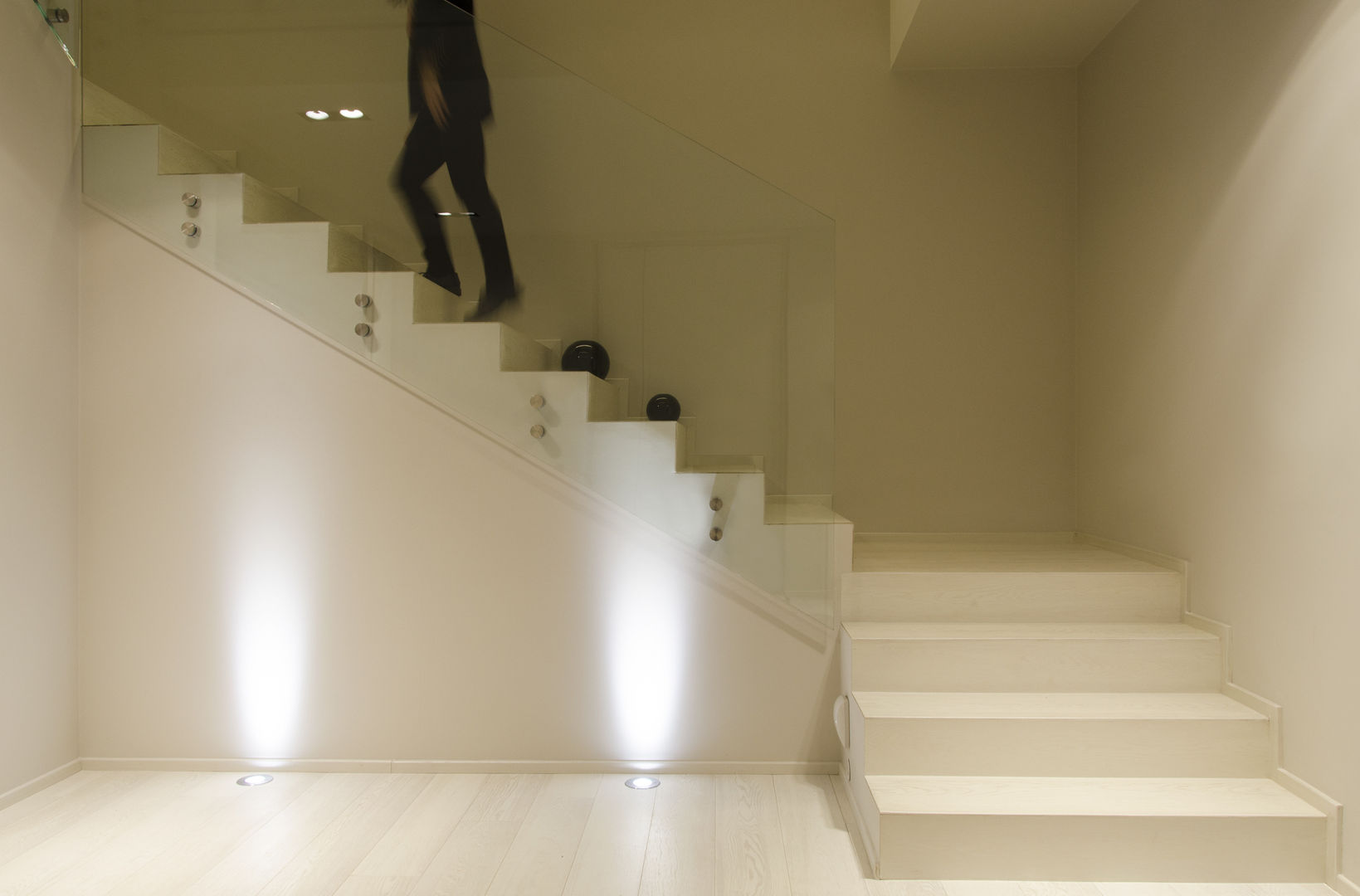 spazio, luogo comune luogo comune Ingresso, Corridoio & Scale in stile minimalista