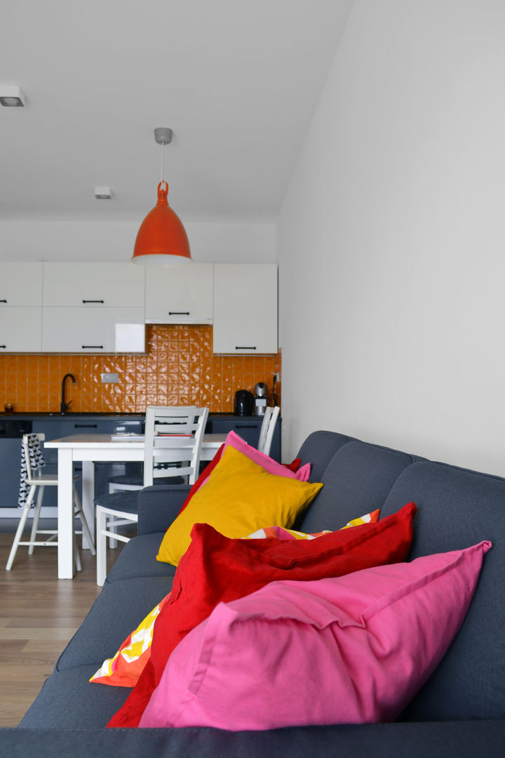 grey-white-orange homify Moderne keukens