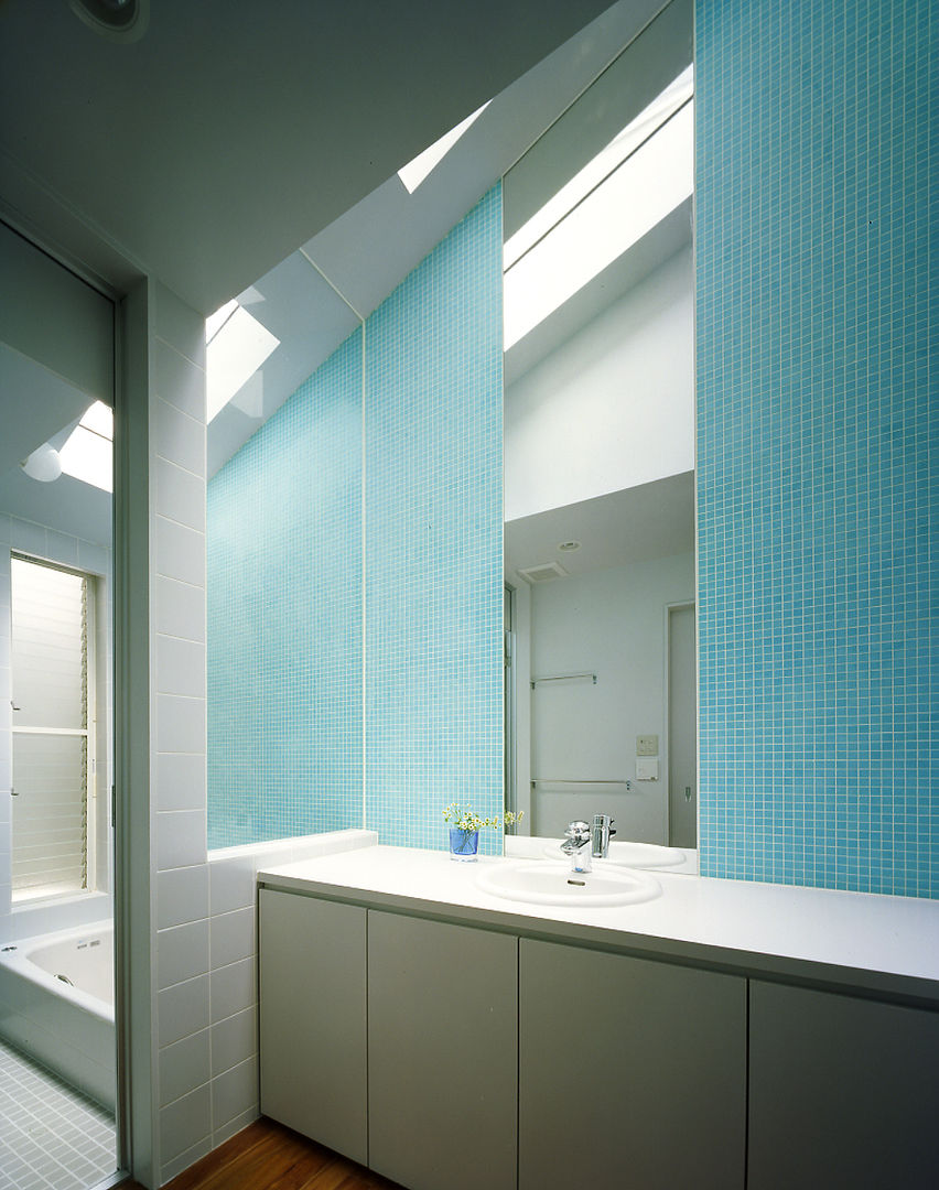 House in Yurigaoka, 久保田章敬建築研究所 久保田章敬建築研究所 Modern bathroom