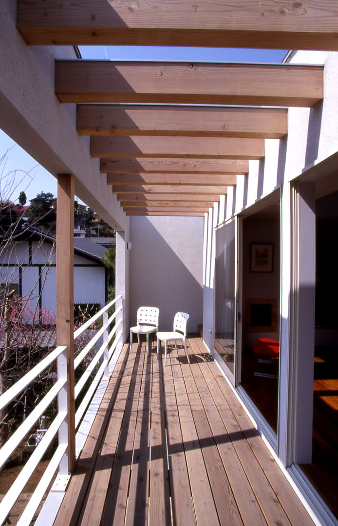 House in Yurigaoka, 久保田章敬建築研究所 久保田章敬建築研究所 Patios