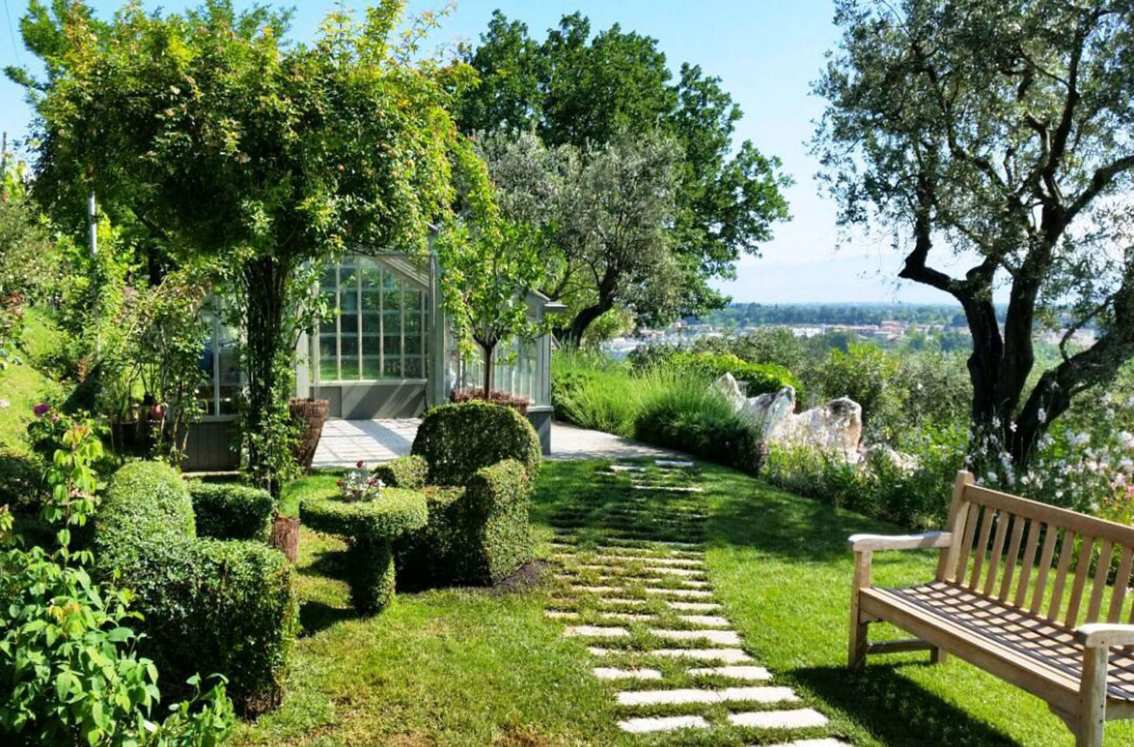 L'utilizzo dell'Arte Topiaria: Grande tradizione del giardino all'Italiana, Fiorenzobellina-lab Fiorenzobellina-lab Eclectic style garden