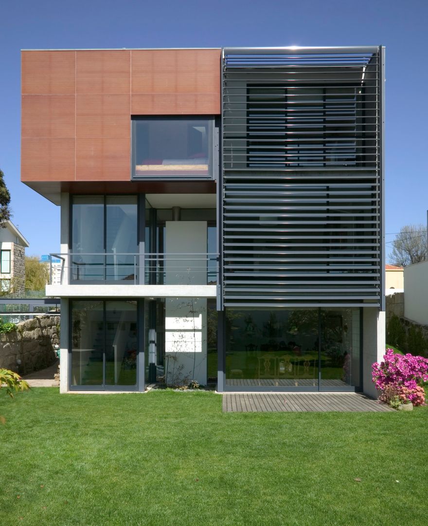 Casa III, A. BURMESTER ARQUITECTOS A. BURMESTER ARQUITECTOS Дома в стиле модерн