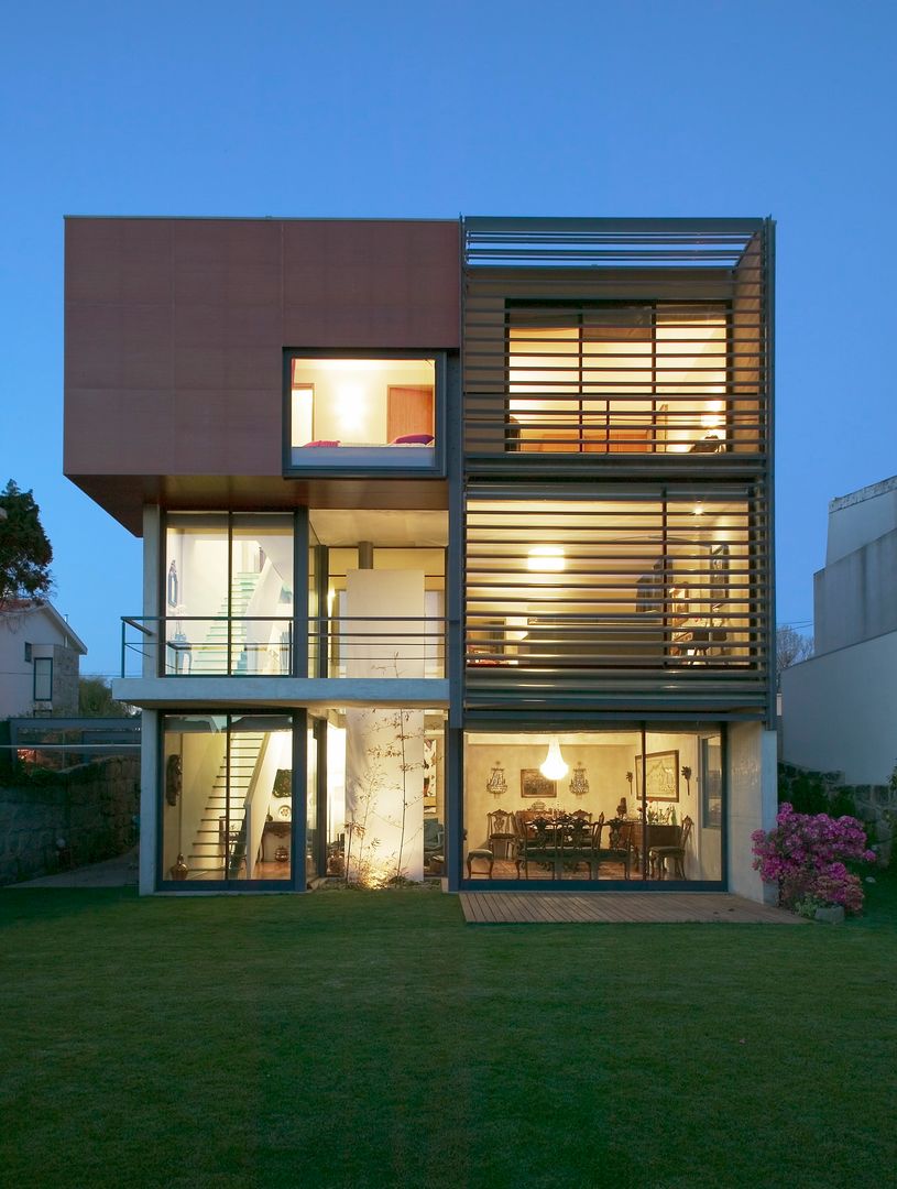 Casa III, A. BURMESTER ARQUITECTOS A. BURMESTER ARQUITECTOS Modern houses