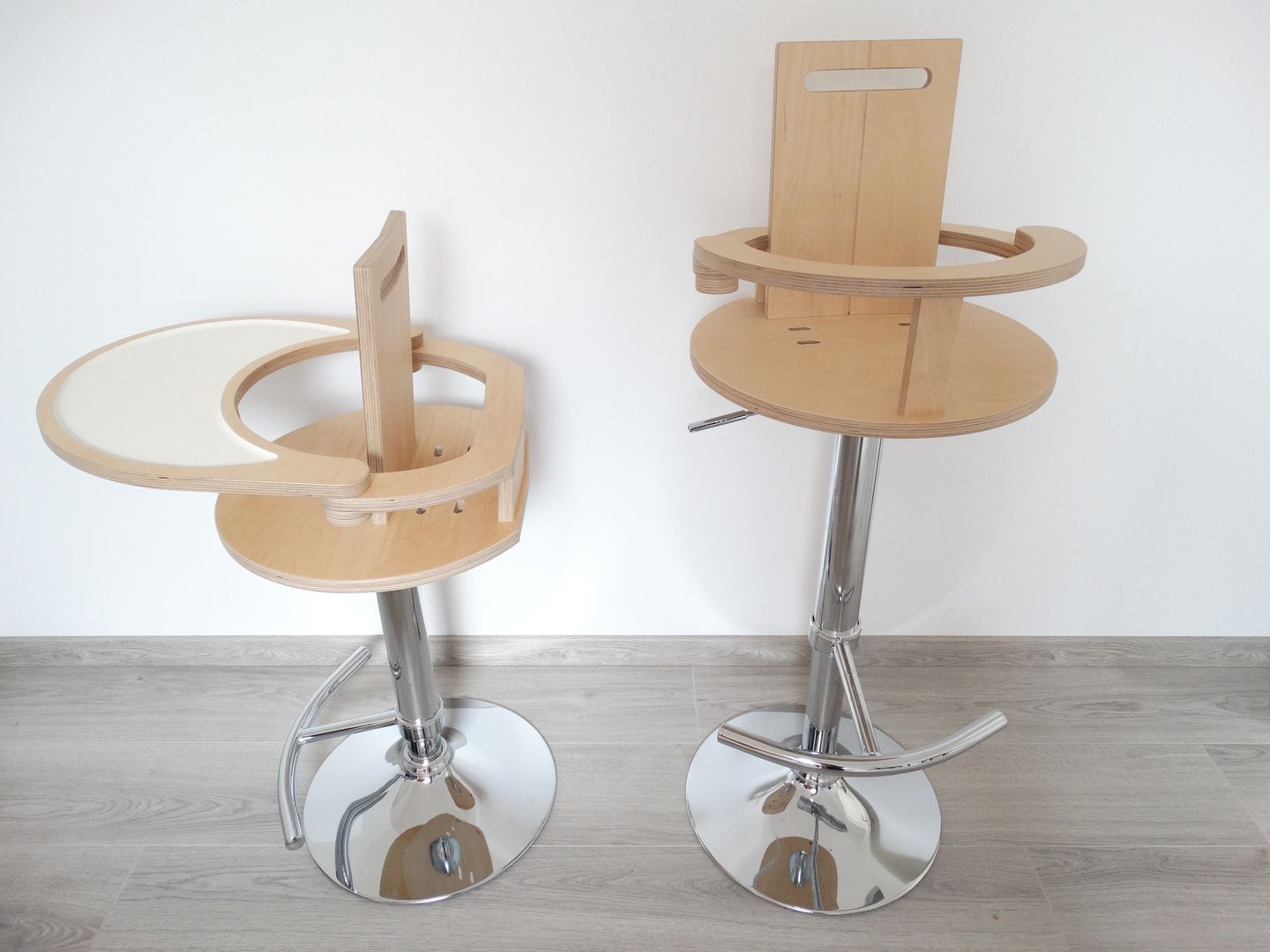 homify Dapur Modern Tables & chairs