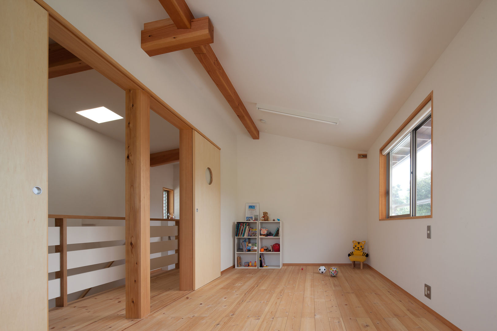 和の中心の家 田中ナオミアトリエ オリジナルデザインの 子供部屋