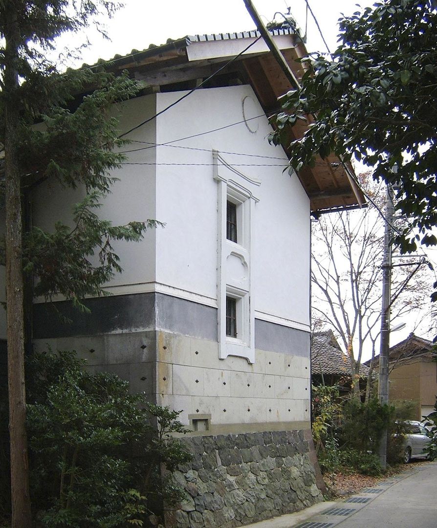 八幡の土蔵｜土蔵を農家住宅の離れとしてリノベーション, 家山真建築研究室 Makoto Ieyama Architect Office 家山真建築研究室 Makoto Ieyama Architect Office 房子