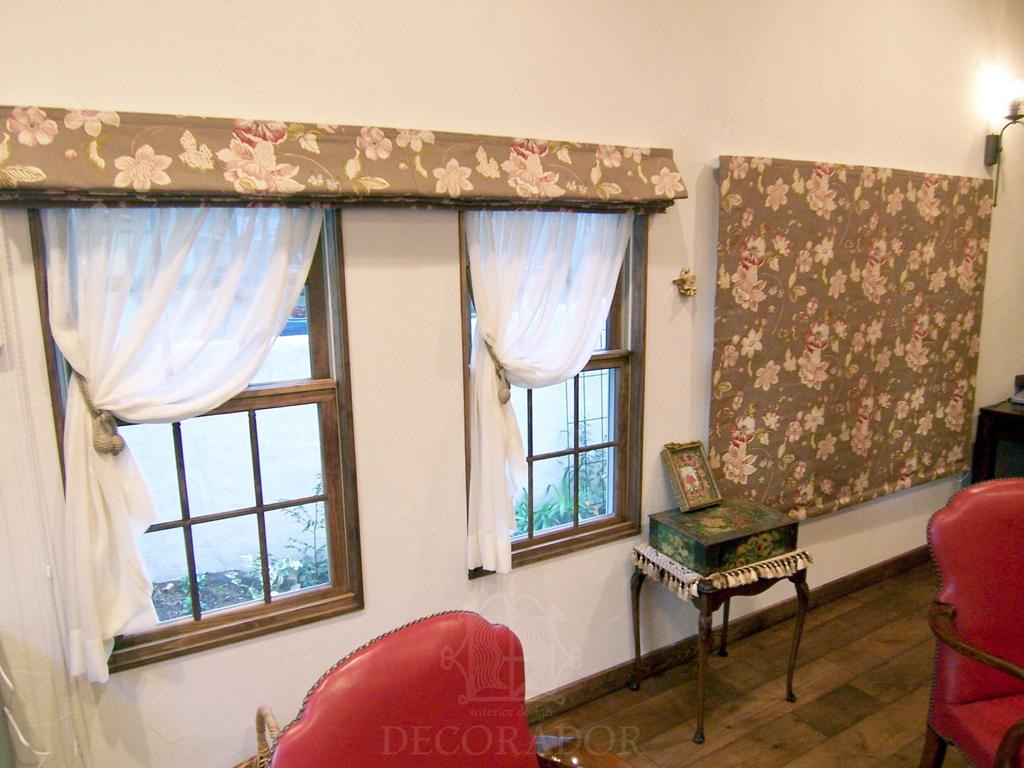 時間が経つのを忘れさせてくれる優しい空間, DECORADOR デコラドール DECORADOR デコラドール Puertas y ventanas de estilo ecléctico Decoración de ventanas