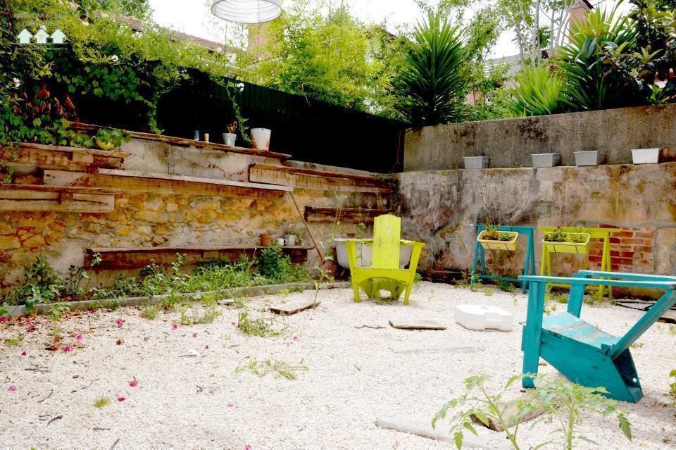 Reabilitação de Prédio Rústico em Carcavelos, adoroaminhacasa adoroaminhacasa Jardin rustique