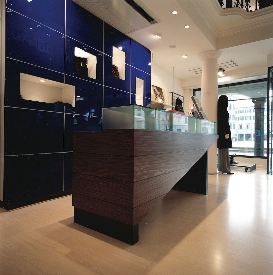 Giis, M A+D Menzo Architettura+Design M A+D Menzo Architettura+Design Commercial spaces Office spaces & stores