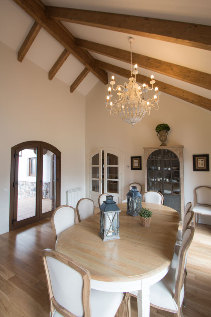 Casa Clásica en Segovia, Canexel Canexel Classic style dining room