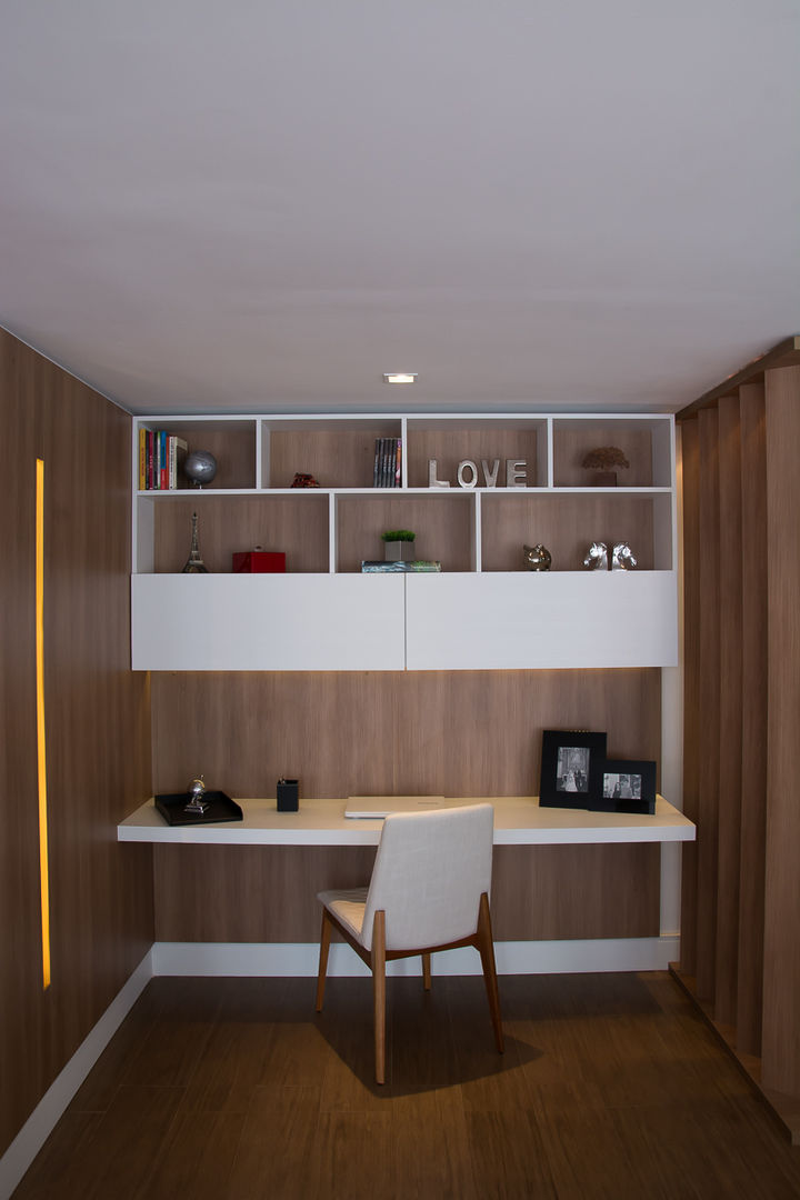 Lindoia Apartment, Bibiana Menegaz - Arquitetura de Atmosfera Bibiana Menegaz - Arquitetura de Atmosfera ห้องทำงาน/อ่านหนังสือ