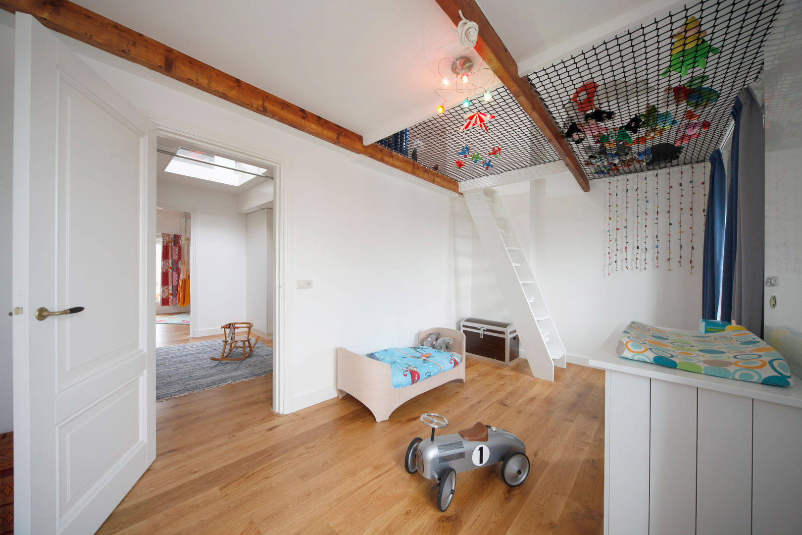 Bijzondere kinderverdieping, Studio evo Studio evo Modern nursery/kids room