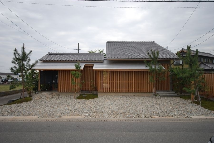 庭つくりの家, 神谷建築スタジオ 神谷建築スタジオ Eclectic style houses