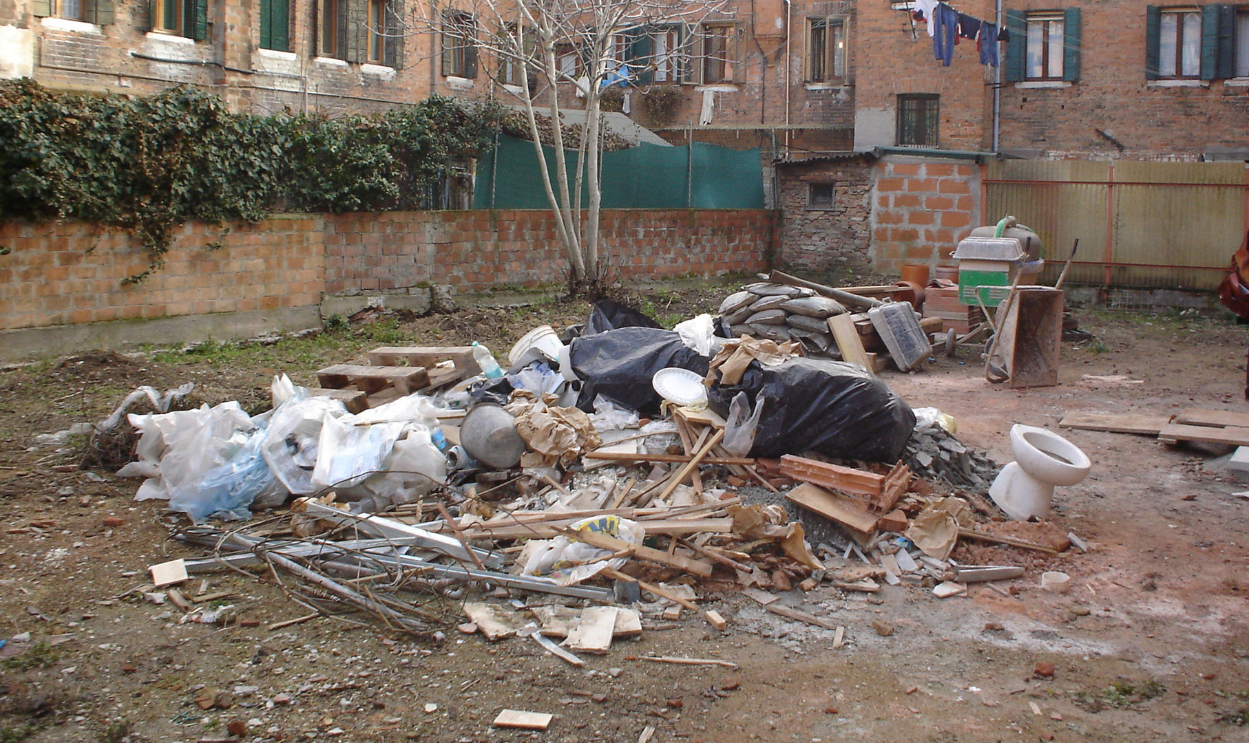 Un giardino moderno a Venezia, ESTERNIDAUTORE ESTERNIDAUTORE